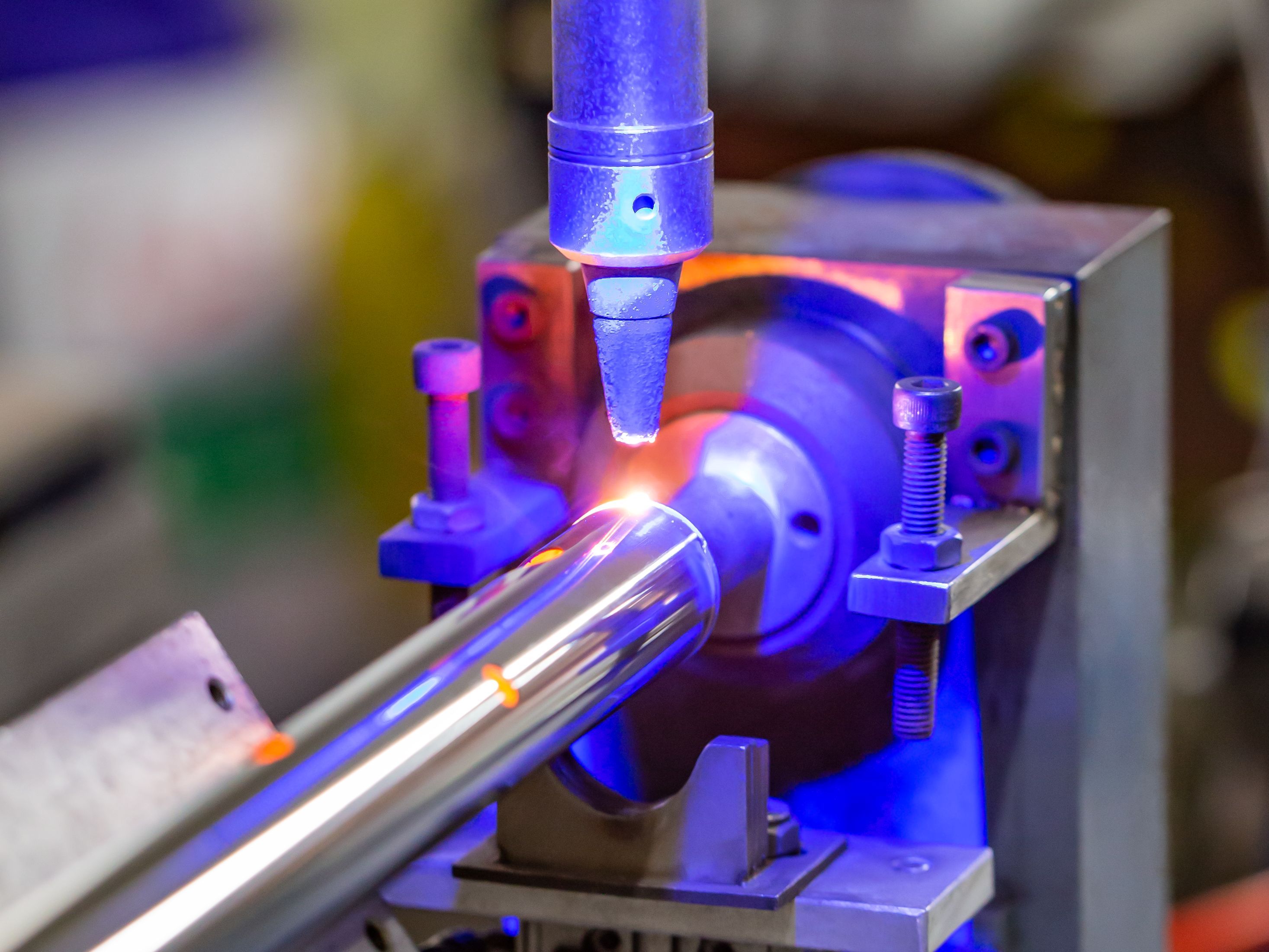 High-precision laser welding process with minimal heat effect zone, highlighting AussieSteel’s capability for clean, durable stainless steel joints.